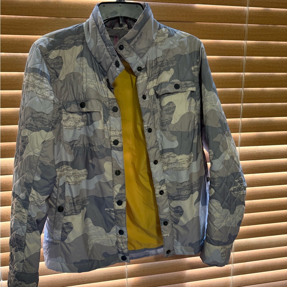 Stio womens Gray Camouflage Jacket with Yellow Lining